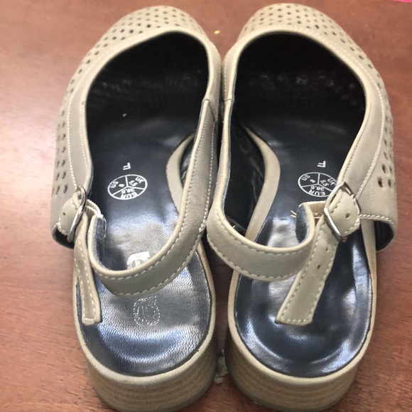ARA Perforated Gray Sling Back Sandal Sz 8 - Picture 2 of 9